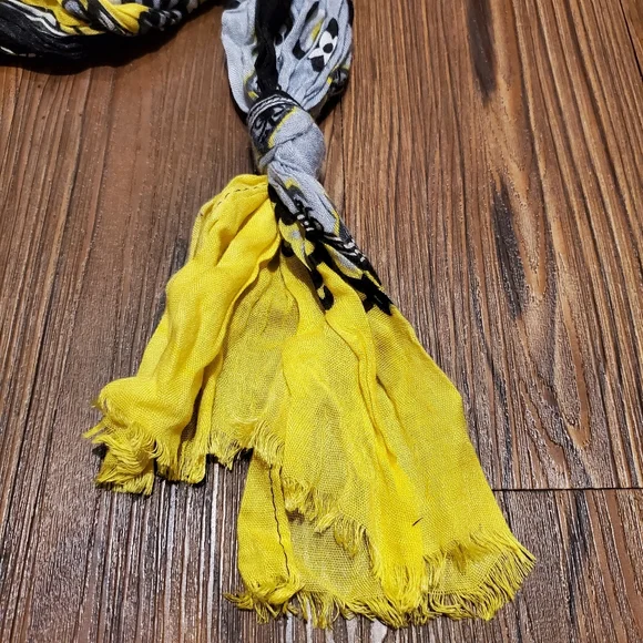 Stylish Black and Yellow Scarf - Picture 2 of 5